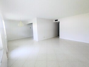 222 Somerset L in West Palm Beach, FL - Building Photo - Building Photo