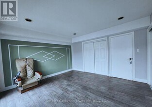 6 Dowry St in Toronto, ON - Building Photo - Building Photo