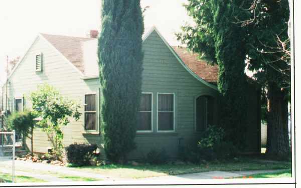 544 E Oak St in Lodi, CA - Foto de edificio