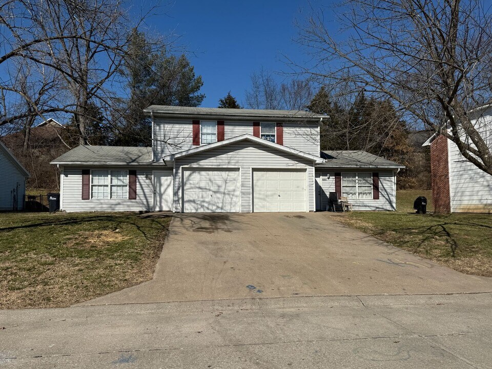 4201 W Bethany Dr in Columbia, MO - Building Photo