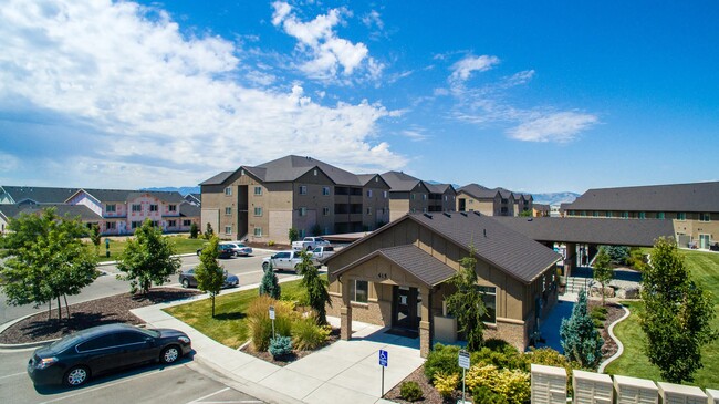 Logan Gateway Apartments in Logan, UT - Foto de edificio - Building Photo