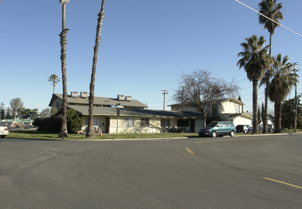 231 W Central Ave in Madera, CA - Building Photo