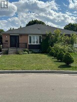 25 Ashwood Crescent in Brampton, ON - Building Photo