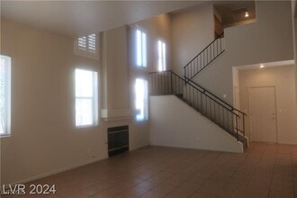 6665 Golden Pond Cir in Las Vegas, NV - Foto de edificio - Building Photo