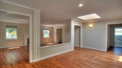 2121 Middlefield Rd in Palo Alto, CA - Building Photo - Building Photo