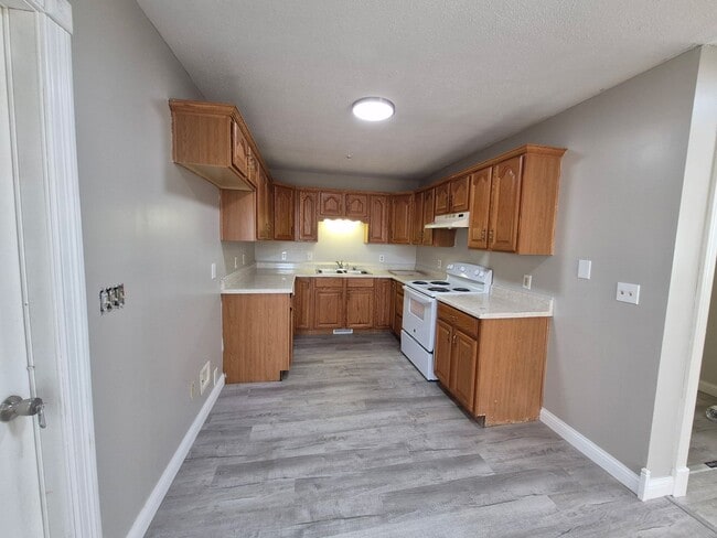 102 Woebegona Way in Hodgenville, KY - Building Photo - Building Photo