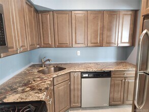 334 Artist Lake Dr in Middle Island, NY - Building Photo - Building Photo