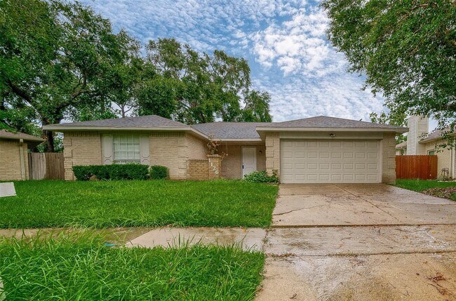 property at 1126 W Belgravia Dr