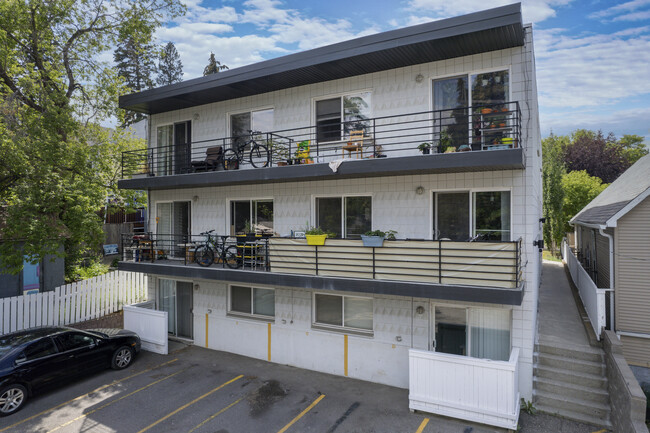 2120 16A St SW in Calgary, AB - Building Photo - Building Photo