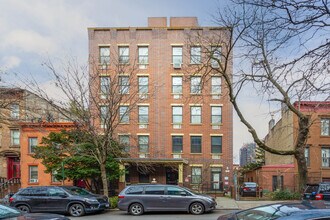 219 17th St in Brooklyn, NY - Building Photo - Building Photo