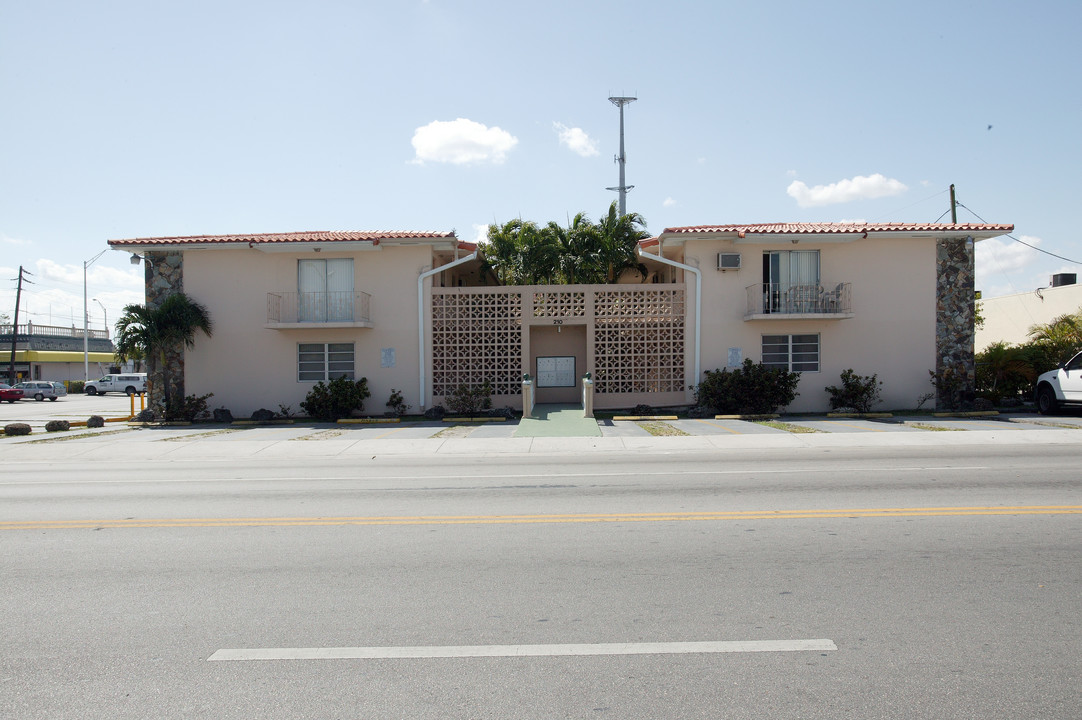 210 W 29th St in Hialeah, FL - Building Photo