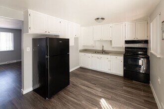 W. 46th Avenue in Wheat Ridge, CO - Foto de edificio - Interior Photo
