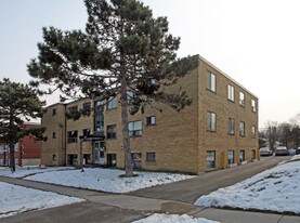 309 Adelaide Ave W in Oshawa, ON - Building Photo