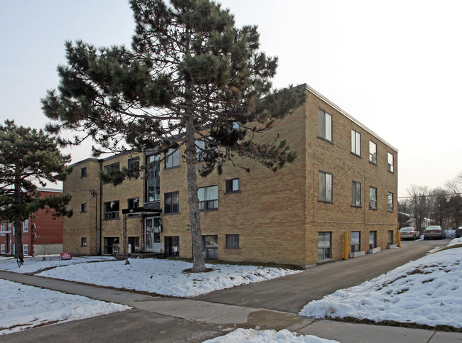 309 Adelaide Ave W in Oshawa, ON - Building Photo - Primary Photo