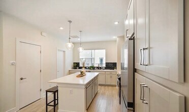 2125 Coretta Way in Indianapolis, IN - Foto de edificio - Building Photo