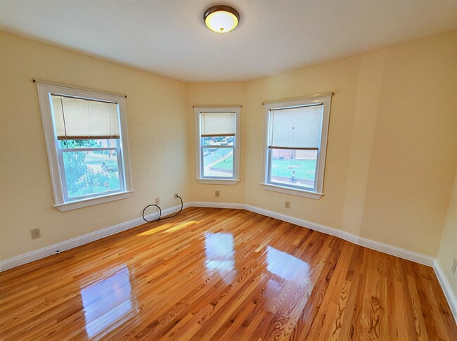 159 Elm St, Unit 1 in Everett, MA - Building Photo - Building Photo