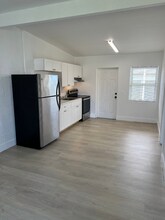 320 NE 13th Ave in Boynton Beach, FL - Foto de edificio - Building Photo