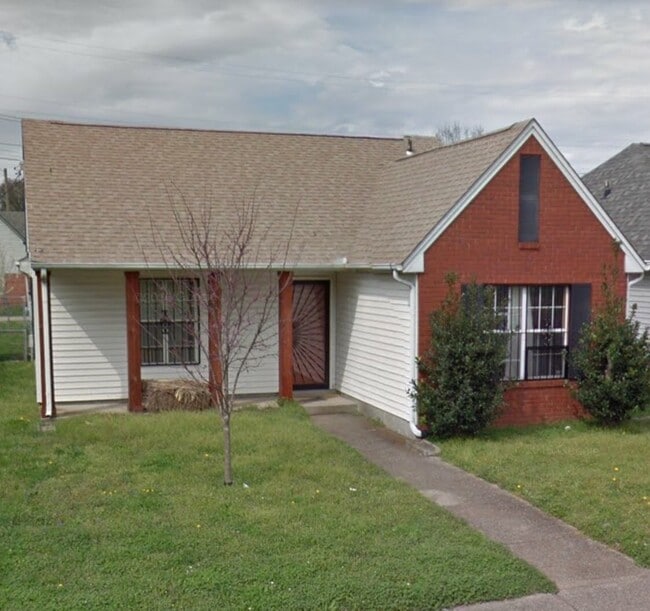 property at 1108 Clay St