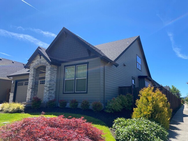 926 Robin Hood Ave in Eugene, OR - Building Photo - Building Photo