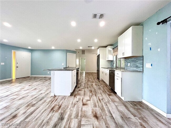 property at 920 SE 23rd St