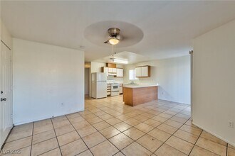 6983 Appleton Dr in Las Vegas, NV - Foto de edificio - Building Photo