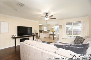 10322 Filly Valley in San Antonio, TX - Foto de edificio - Building Photo