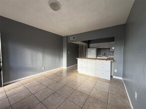 8923 N 40th St in Tampa, FL - Building Photo - Building Photo