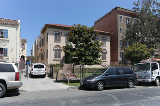 220 S Berendo St in Los Angeles, CA - Building Photo - Building Photo