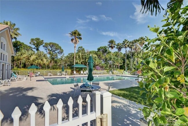 6789 SE Warwick Ln in Stuart, FL - Building Photo - Building Photo