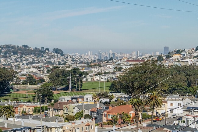 97 Canyon Dr in San Francisco, CA - Foto de edificio - Building Photo