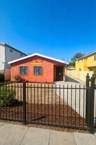 327 E 106th St in Los Angeles, CA - Building Photo