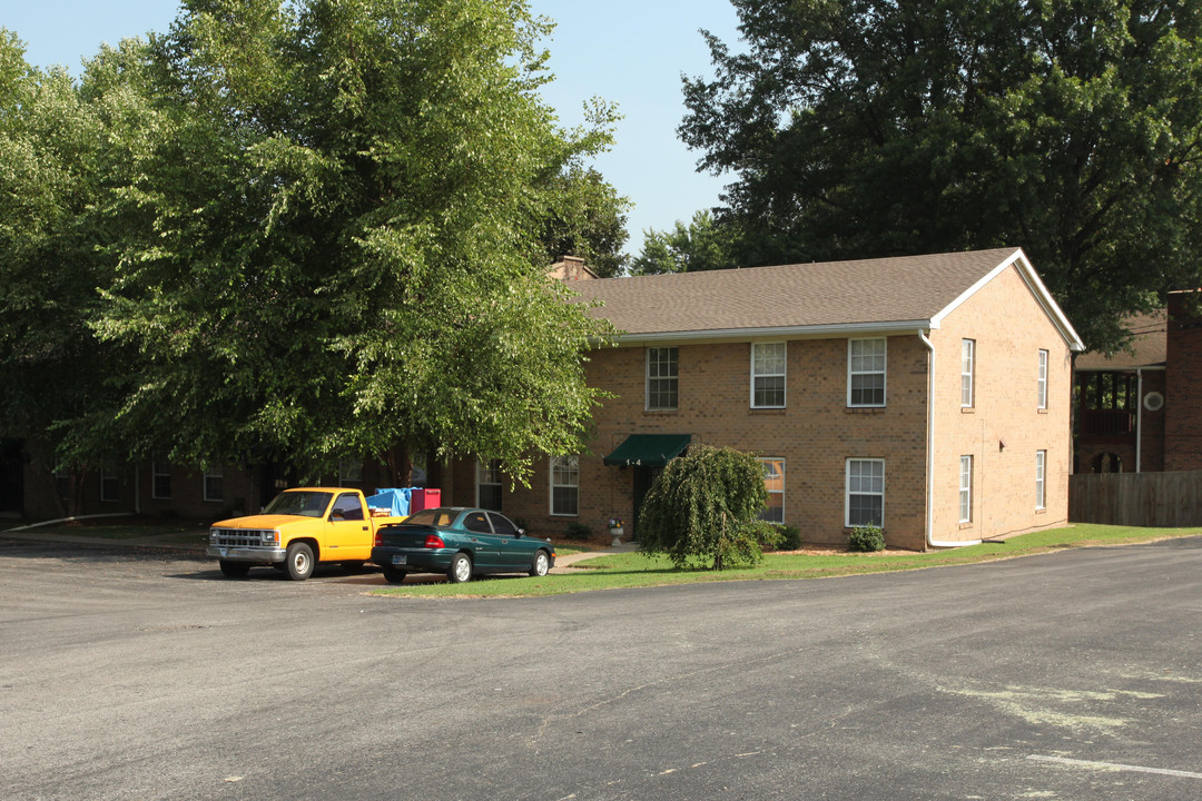 Charlestown House Apartments in New Albany, IN - Building Photo