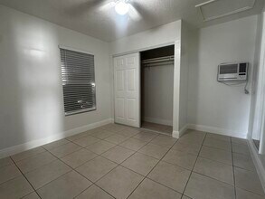 3874 7th Ave N in Lake Worth Beach, FL - Foto de edificio - Building Photo