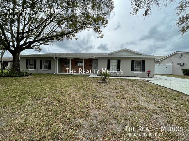 property at 6 Carriage Hill Cir