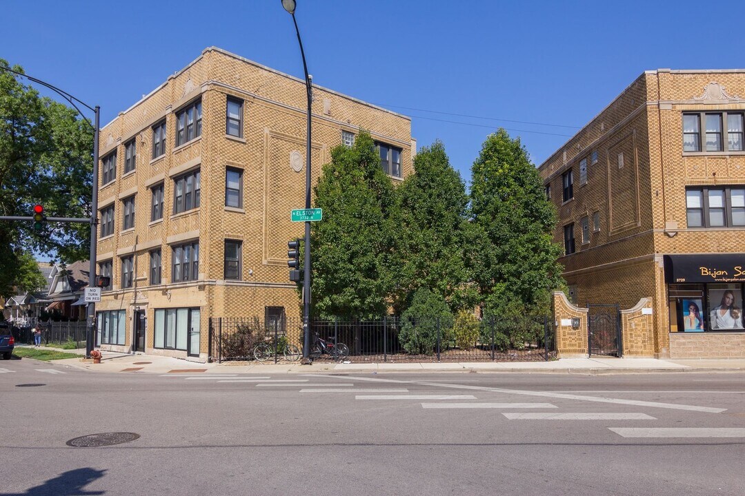 3735 N Kimball Ave in Chicago, IL - Building Photo
