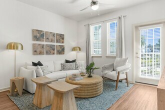 Livano Charlotte Harbor in Port Charlotte, FL - Foto de edificio - Building Photo