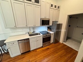 215 Main St in Barnesville, GA - Foto de edificio - Building Photo