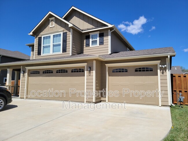 property at 918 W 30th Ter