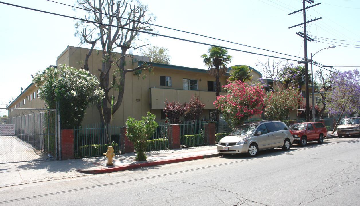 8822 Langdon Ave in North Hills, CA - Building Photo