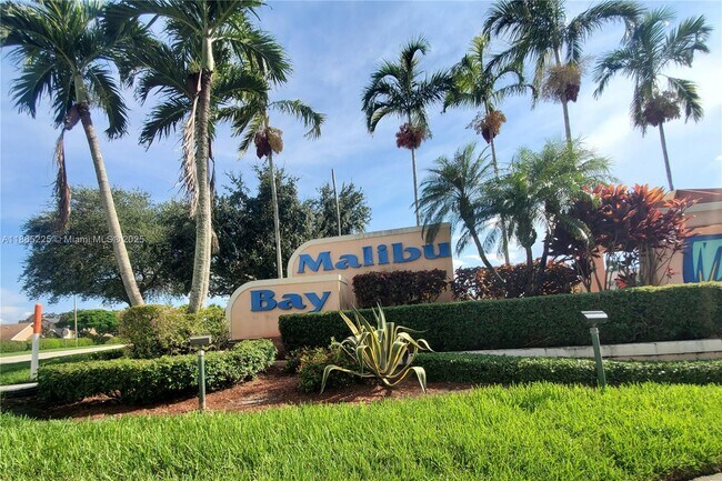 589 NW 208th Way in Pembroke Pines, FL - Building Photo - Building Photo