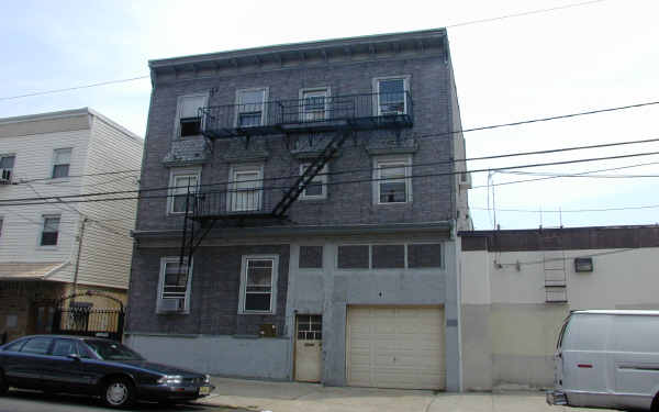 73 Monroe St in Newark, NJ - Foto de edificio - Building Photo