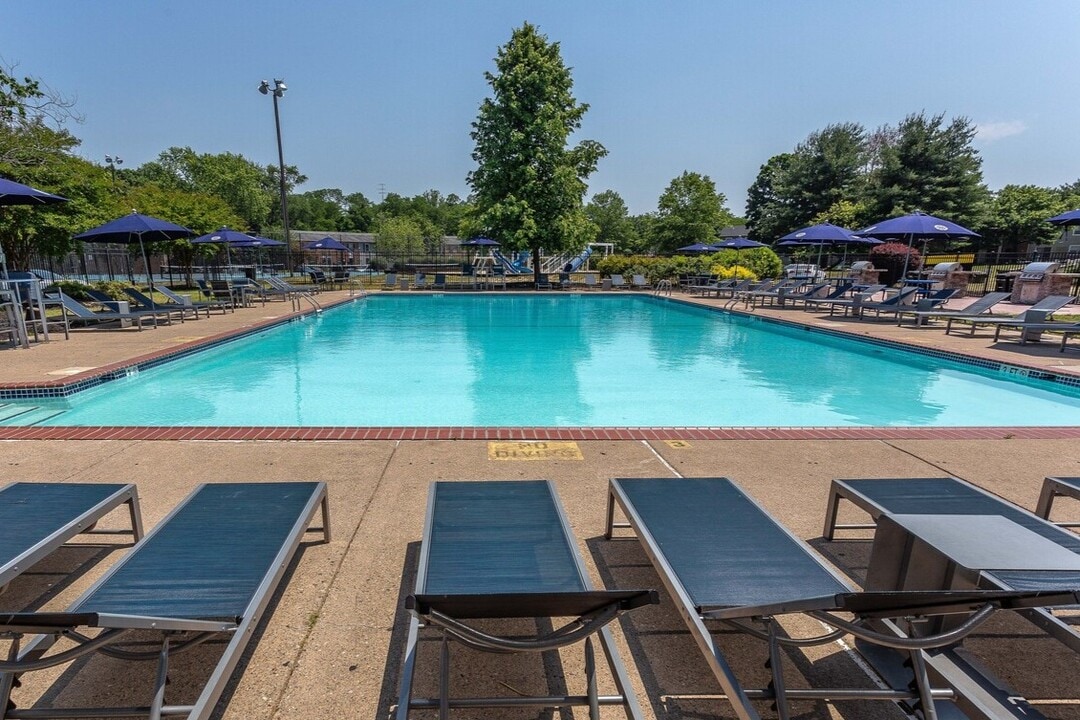 The Village of Pennbrook Apartments in Levittown, PA - Building Photo