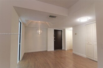 3690 Inverrary Dr in Lauderhill, FL - Building Photo - Building Photo
