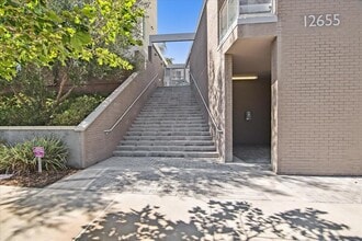 12655 Bluff Creek Dr in Los Angeles, CA - Foto de edificio - Building Photo
