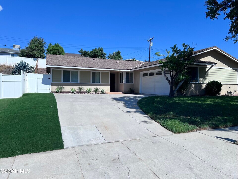 888 Appleton Rd in Simi Valley, CA - Building Photo