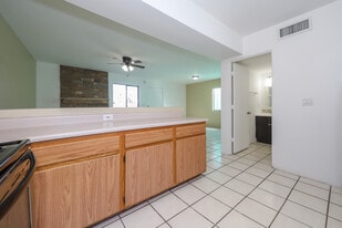 136 E Pastime Rd, Unit Pastime in Tucson, AZ - Building Photo