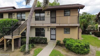 5254 Treetops Dr in Naples, FL - Building Photo