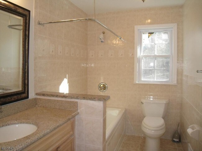 35 Morningside Dr in Livingston, NJ - Building Photo - Building Photo
