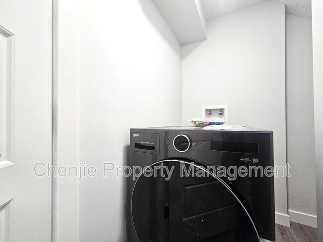 3731-3214 214 St NW in Edmonton, AB - Building Photo - Building Photo