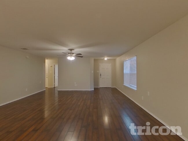 4845 Leaf Hollow Dr in Fort Worth, TX - Foto de edificio - Building Photo